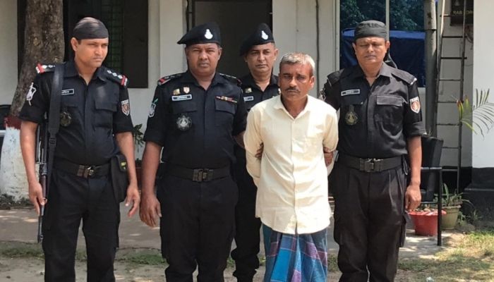 অভিযুক্ত নারায়ণ চন্দ্র পাল। ছবি: নরসিংদী প্রতিনিধি