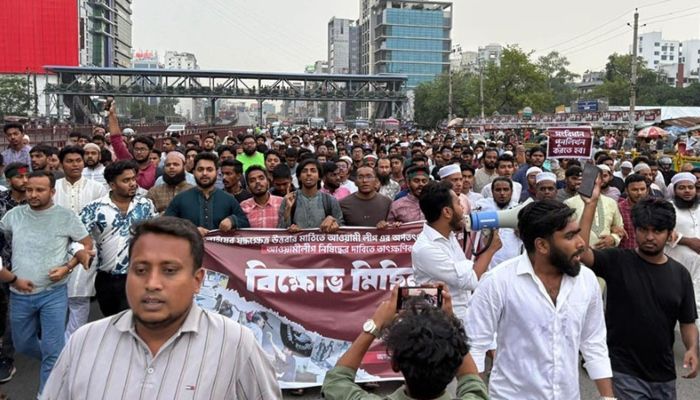 এবার ঢাকায় আওয়ামী লীগের একাধিক মিছিল, প্রতিবাদে রাজপথে ‘জুলাই যোদ্ধারা’