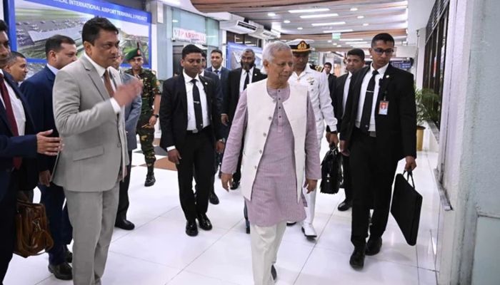 কাতারের উদ্দেশে ঢাকা ছাড়লেন প্রধান উপদেষ্টা