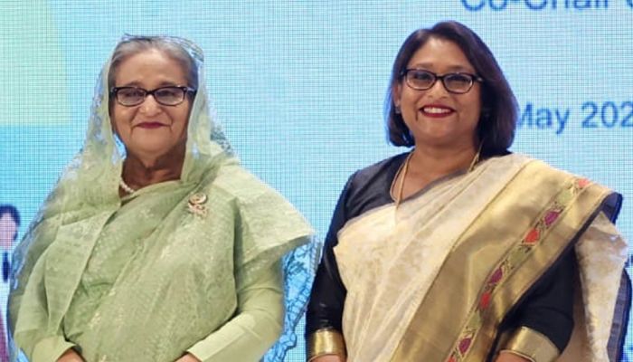 হাসিনা-পুতুলসহ ১৮ জনের বিরুদ্ধে গ্রেপ্তারি পরোয়ানা 