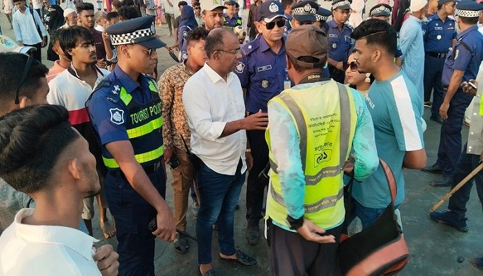 কক্সবাজারে পর্যটক হয়রানির অভিযোগে ১৭ ক্যামেরা জব্দ 