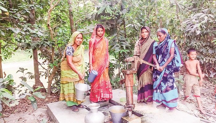 শুষ্ক মৌসুমে সুপেয় পানির চরম হাহাকার চলছে। ছবি: সুবর্ণচর প্রতিনিধি