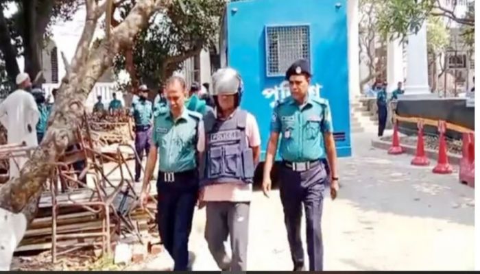 লাশ পোড়ানোর ঘটনায় ৩ পুলিশ কর্মকর্তাকে ট্রাইব্যুনালে হাজির 