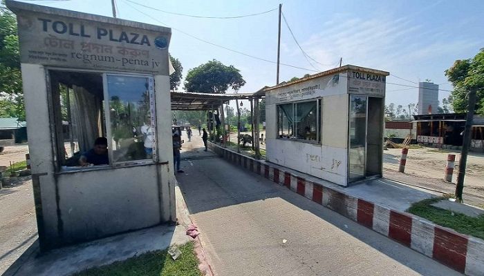 টোল প্লাজায় কর্মচারীকে কুপিয়ে ‘টাকা ছিনতাই’