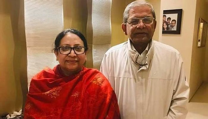 স্ত্রী রাহাত আরা বেগমের সাথে ﻿বিএনপি মহাসচিব মির্জা ফখরুল ইসলাম আলমগীর। ছবি: সংগৃহীত