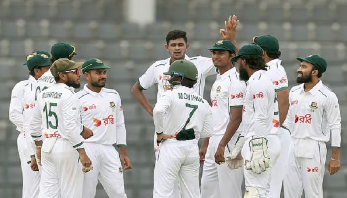 নাহিদের পর হাসানের আঘাত, তিন উইকেট নেই জিম্বাবুয়ের