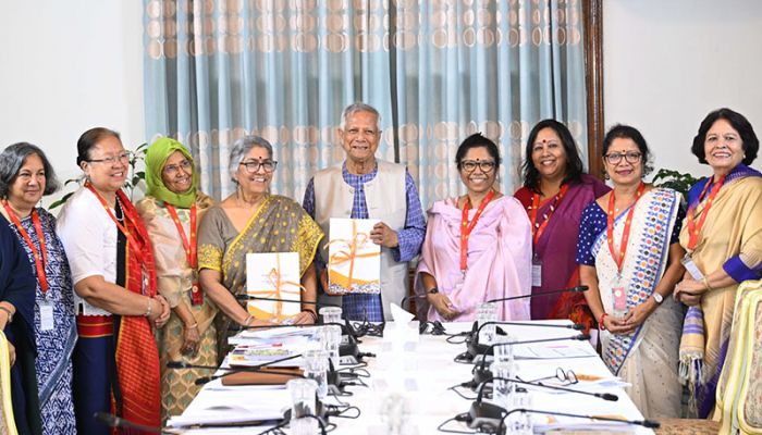 নারীর প্রতি বৈষম্য: ‘বিশ্বে উদাহরণ’ তৈরি করতে চান ইউনূস