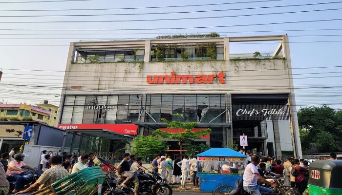 সিলেটে বাটা, কেএফসি, ইউনিমার্টে হামলা-ভাঙচুরসহ লুটপাট  