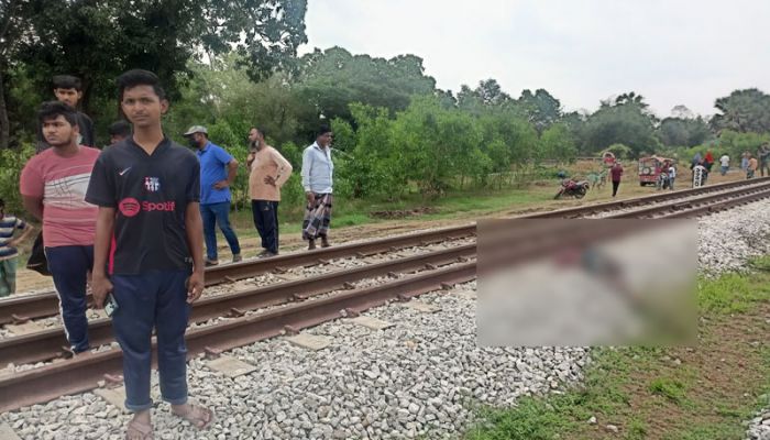কুমিল্লায় ট্রেনে কাটা পড়ে তিন যুবক নিহত