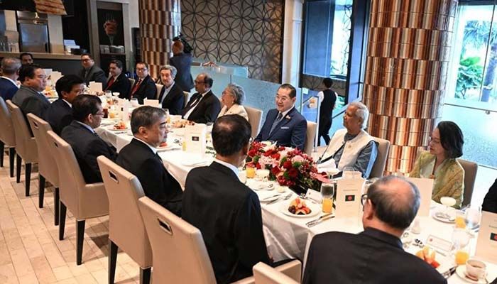 থাই বিশিষ্টজনদের সঙ্গে প্রাতঃরাশ বৈঠক প্রধান উপদেষ্টার