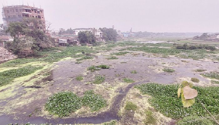দখল-দূষণে স্রোতহীন খড়িয়া নদী