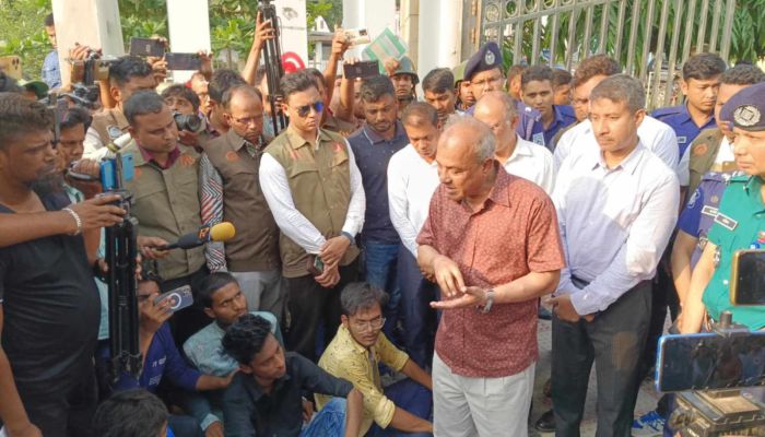জড়িতদের শাস্তির আওতায় আনতে না পারলে আমি চলে যাব: স্বরাষ্ট্র উপদেষ্টা