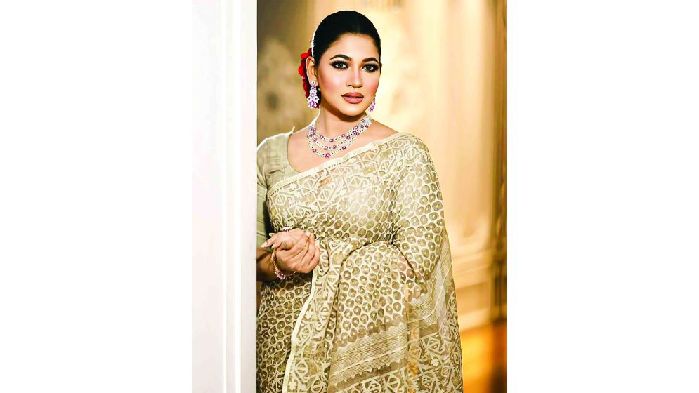 নারী তারকারা পিছিয়ে আছেন