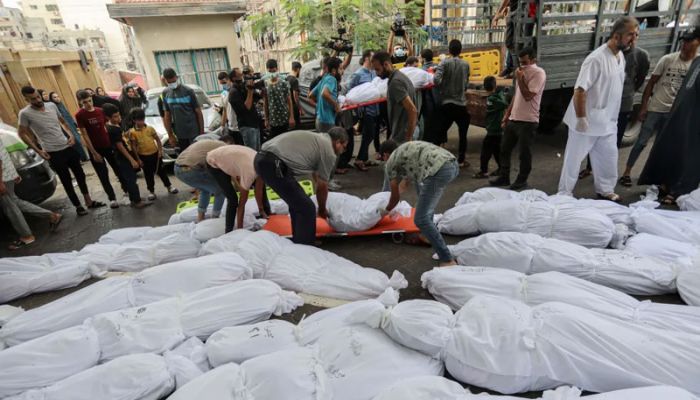 গাজায় মধ্যরাতে ইসরায়েলের বিমান হামলা, নিহত ৬২