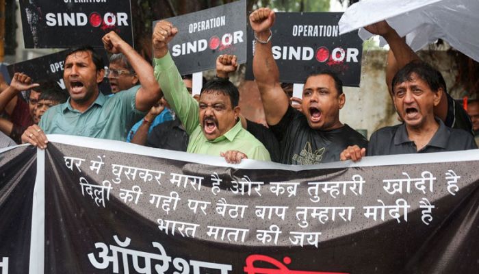 পাকিস্তানের বিরুদ্ধে ‘যুদ্ধে’ মোদীর পাশে বিরোধী নেতারাও