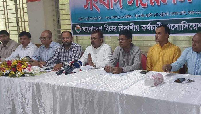 দাবি না মানলে কঠোর কর্মসূচির হুঁশিয়ারি বিচার বিভাগীয় কর্মচারীদের