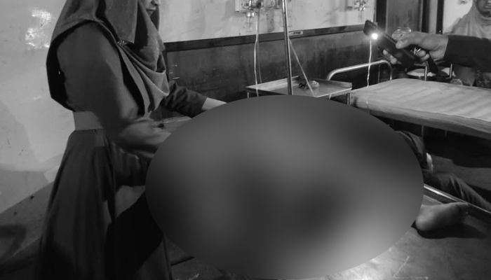 স্ত্রী ও দুই সন্তানকে কুপিয়ে নিজের গলাও কাটলেন যুবক