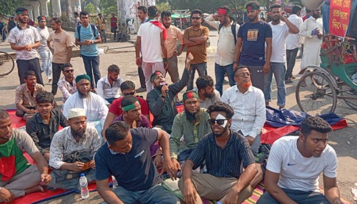 আওয়ামী লীগ নিষিদ্ধ: শাহবাগে ফের অবরোধ