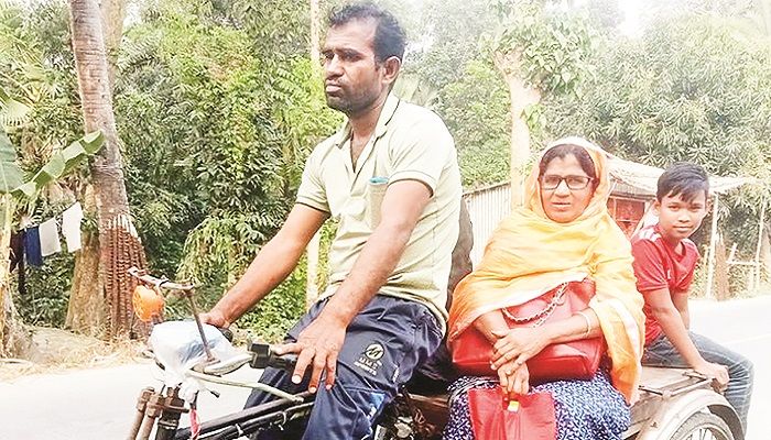 শরীরে গুলির ক্ষত নিয়ে ভ্যান চালাচ্ছেন জাপুল