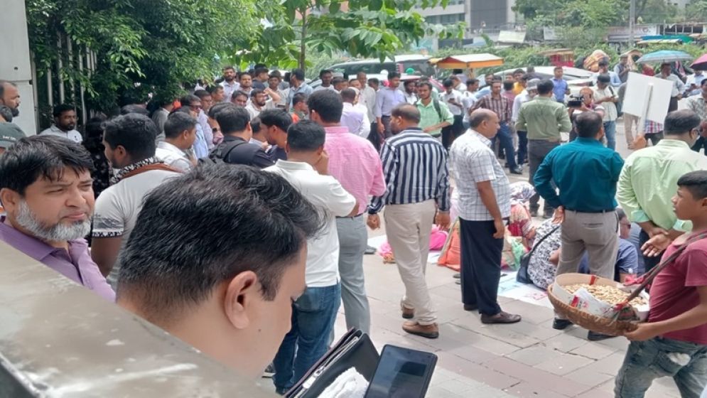এনবিআরের আন্দোলন নিয়ে কঠোর অবস্থানে সরকার