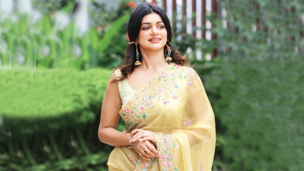 বাদল দিনের প্রথম কদম ফুল