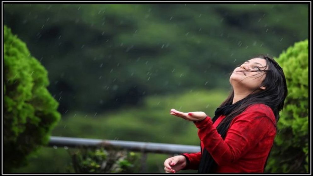 এই ভিজে বরষায়...