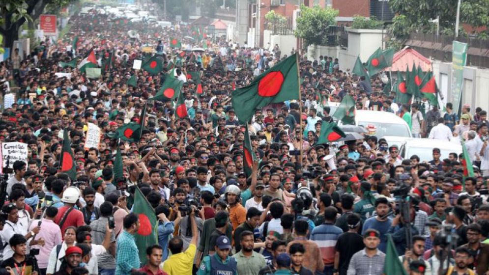 গণ-অভ্যুত্থান : জনতার স্রোত যখন ইতিহাস বদলায়