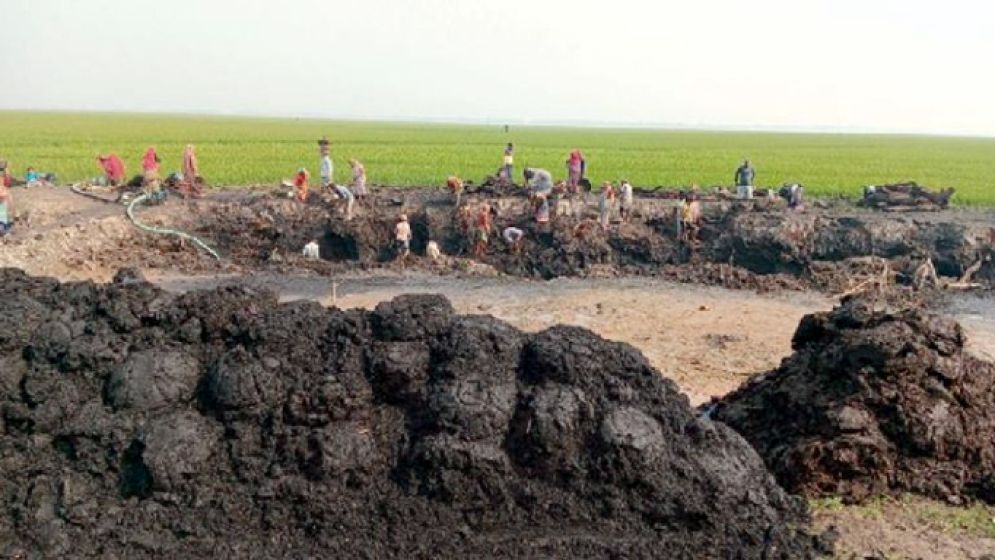 কালোমাটি খ্যাত হাওরাঞ্চলের জীবাশ্ম জ্বালানি