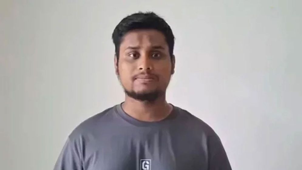 করপোরেট মিডিয়ার আশীর্বাদ নিয়ে রাজনীতি করি না: হাসনাত