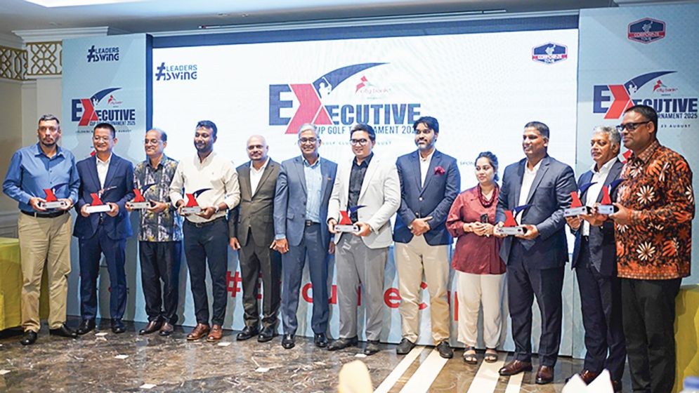 এক্সিকিউটিভ কাপ গলফ টুর্নামেন্টে বিজয়ী মুসাওয়াত-কাওসার