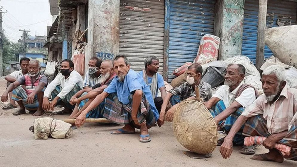 খাবার কিনতেই খরচের  অর্ধেকের বেশি ব্যয়
