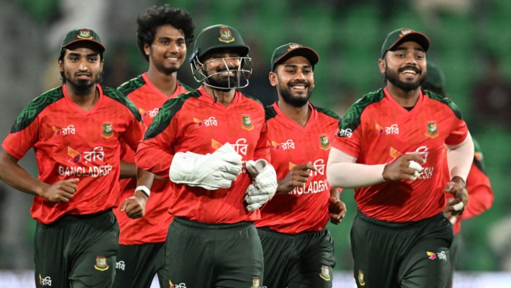 আত্মতুষ্টির আড়াল থেকে বেরোনোর পালা
