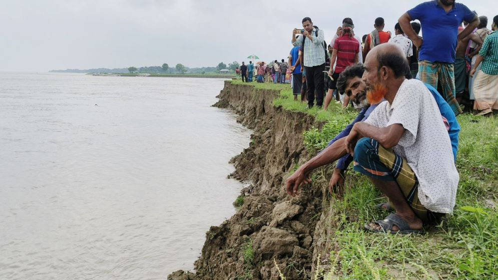 নদীভাঙনে ভাঙছে মানুষের স্বপ্ন
