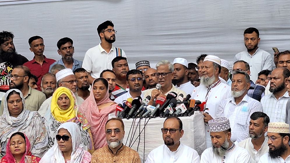 নির্বাচন বানচালকারীরা আপনার কাছাকাছি রয়েছে প্রধান উপদেষ্টাকে ফারুক