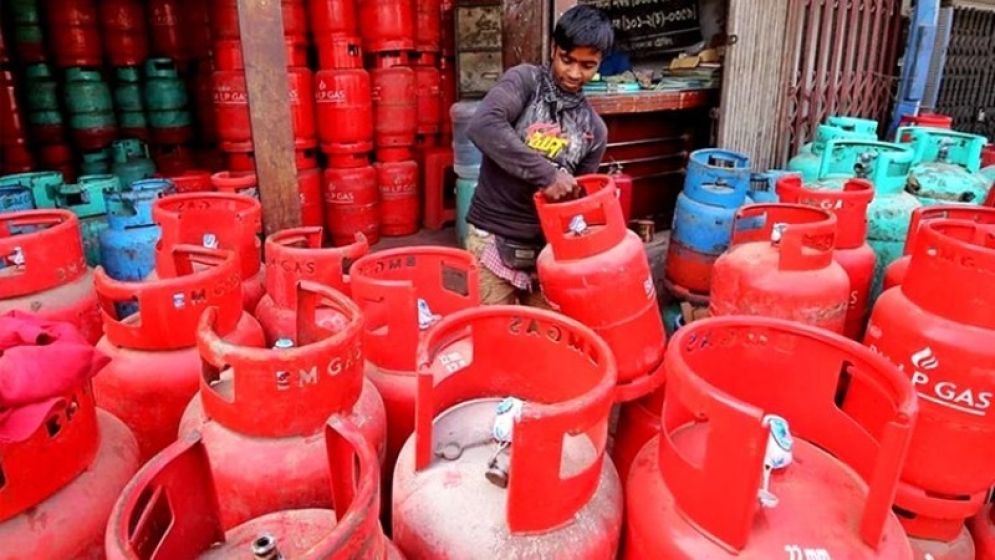 এলপিজির দাম বাড়বে নাকি কমবে, সিদ্ধান্ত বিকালে