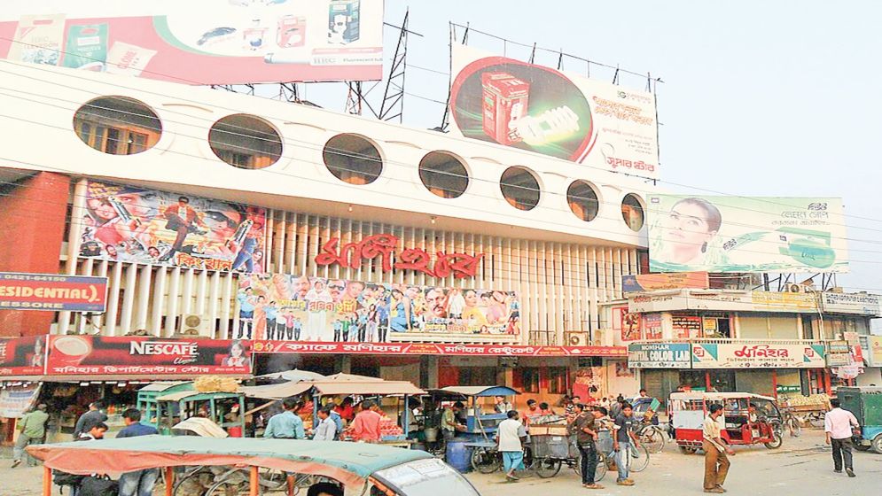 সিনেমা হলের দুরবস্থা কাটবে কবে