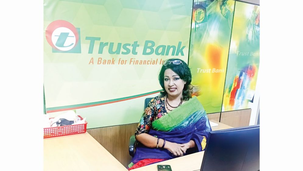 দুই জগতের  নারী