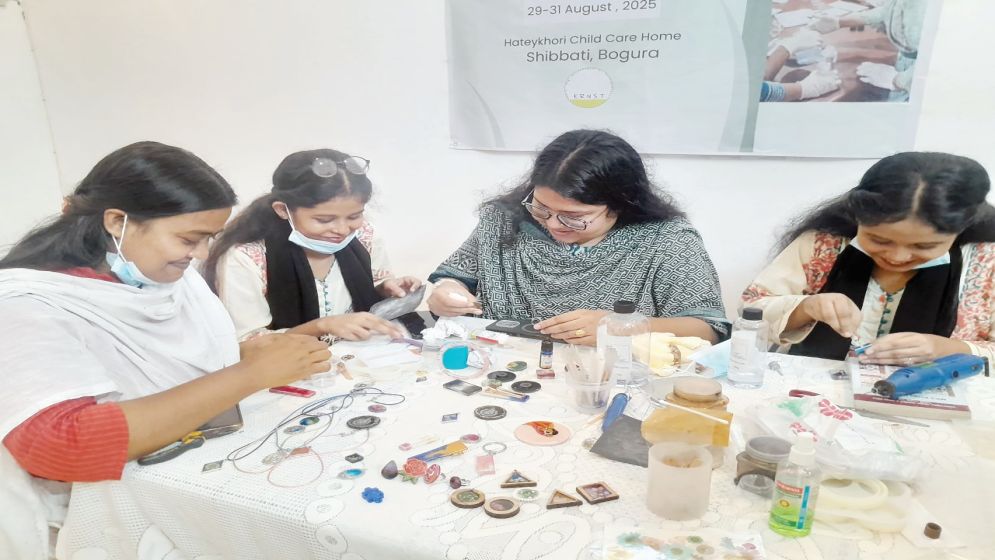 রেজিন জুয়েলারি দিয়ে নতুন স্বপ্ন