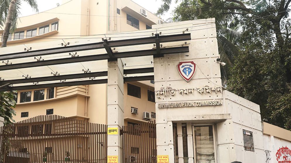 ব্যাংকের ‘১৭৬ কোটি টাকা আত্মসাৎ’: দুদক কর্মকর্তার ‘দুর্বল’ তদন্ত ফেরত