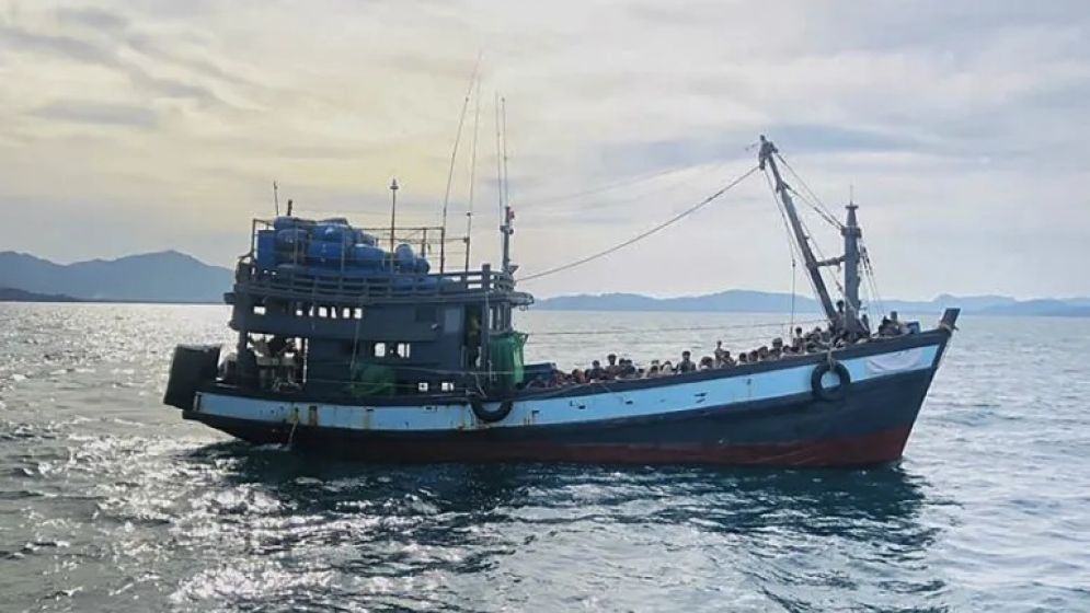 মালয়েশিয়া উপকূলে নৌকা ডুবে বহু নিখোঁজ, বাংলাদেশিসহ উদ্ধার ১০