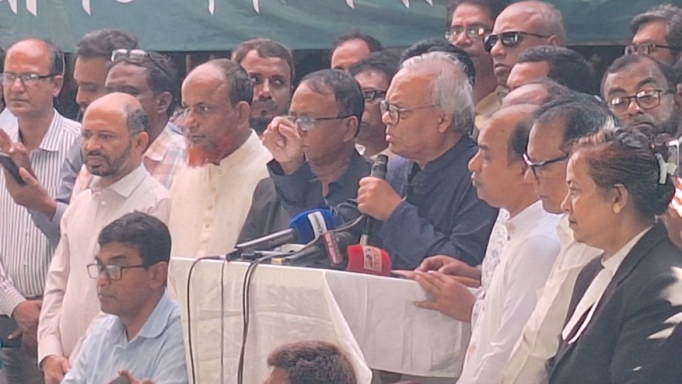 শিক্ষা-অর্থ মন্ত্রণালয় কাজ করলে শিক্ষকেরা রাস্তায় থাকত না: রিজভী