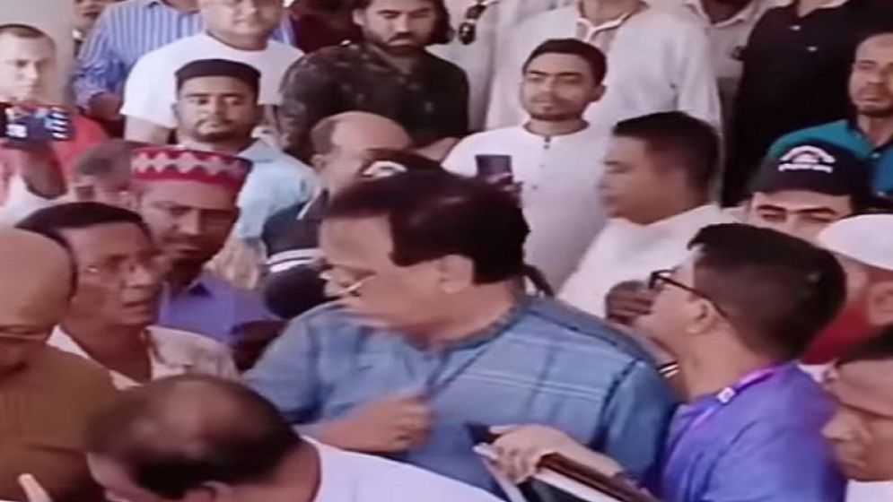 কনুইকাণ্ডে ক্ষমা চাইলেন বিএনপি নেতা সালাম